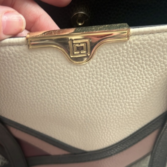 Ready for Fall! Liz Claiborne classic faux leather purse - Picture 4 of 13